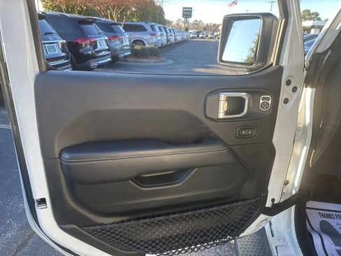 Used 2021 Jeep Wrangler Unlimited Sahara image 18