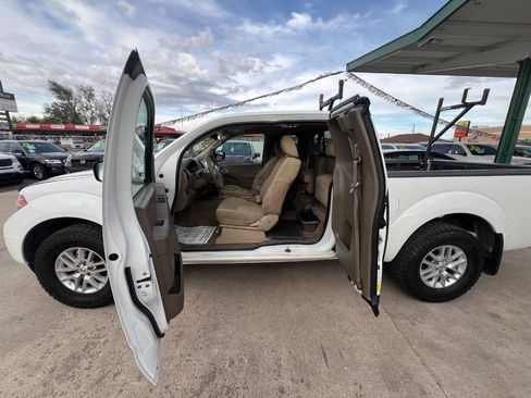 Used 2017 Nissan Frontier SV AWD/4WD image 11