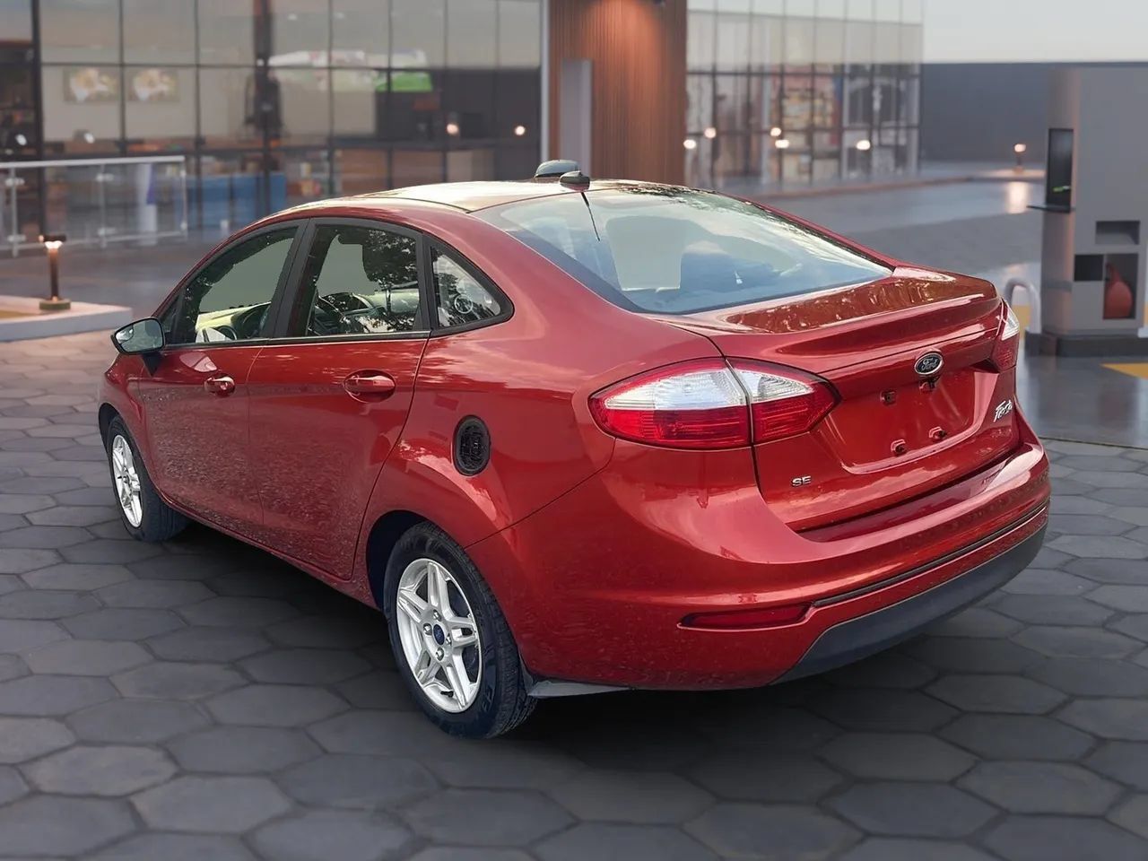 Used 2018 Ford Fiesta SE FWD image 6
