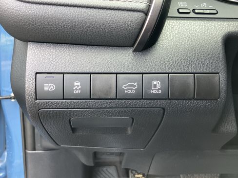 Used 2023 Toyota Camry SE FWD image 19