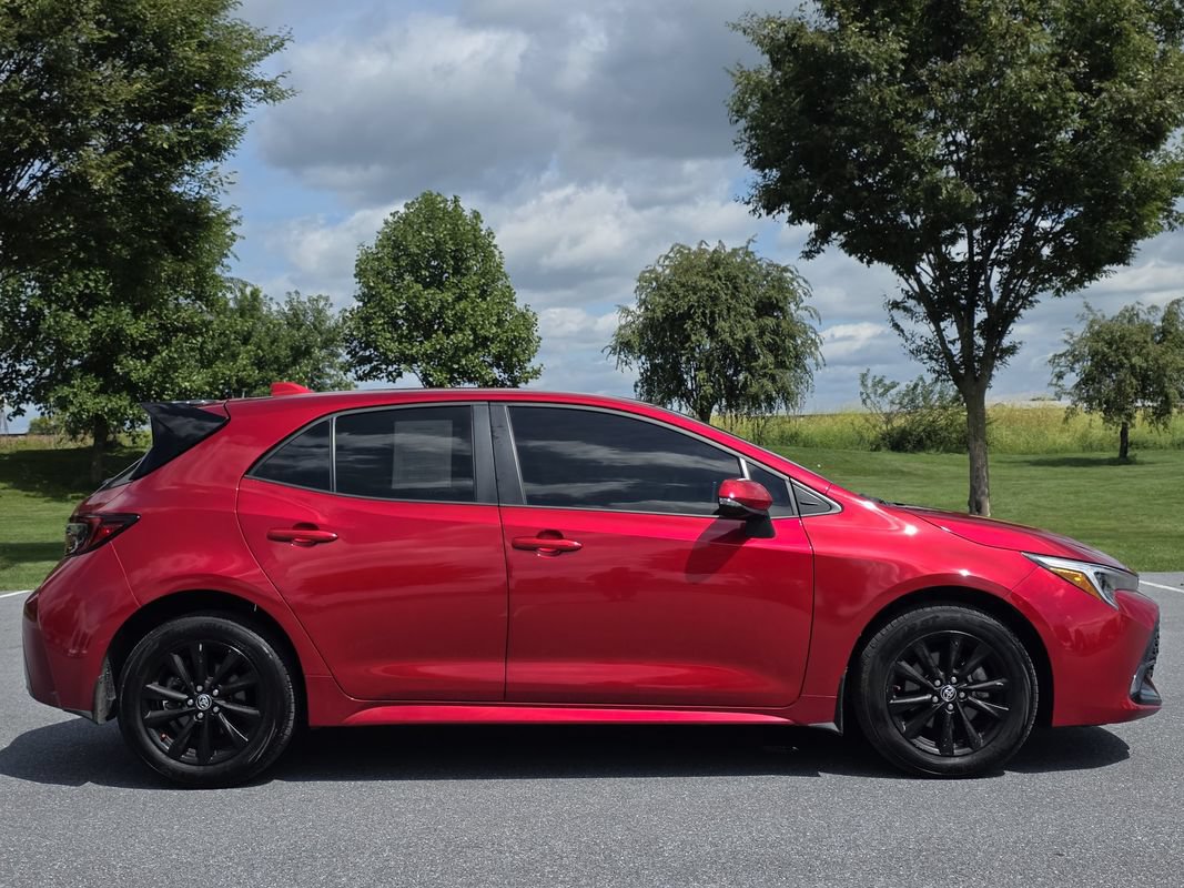 Used 2025 Toyota Corolla SE w/ SE Package FWD image 4