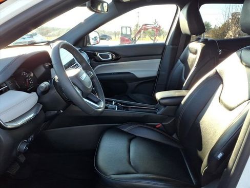 Used 2024 Jeep Compass Limited image 24