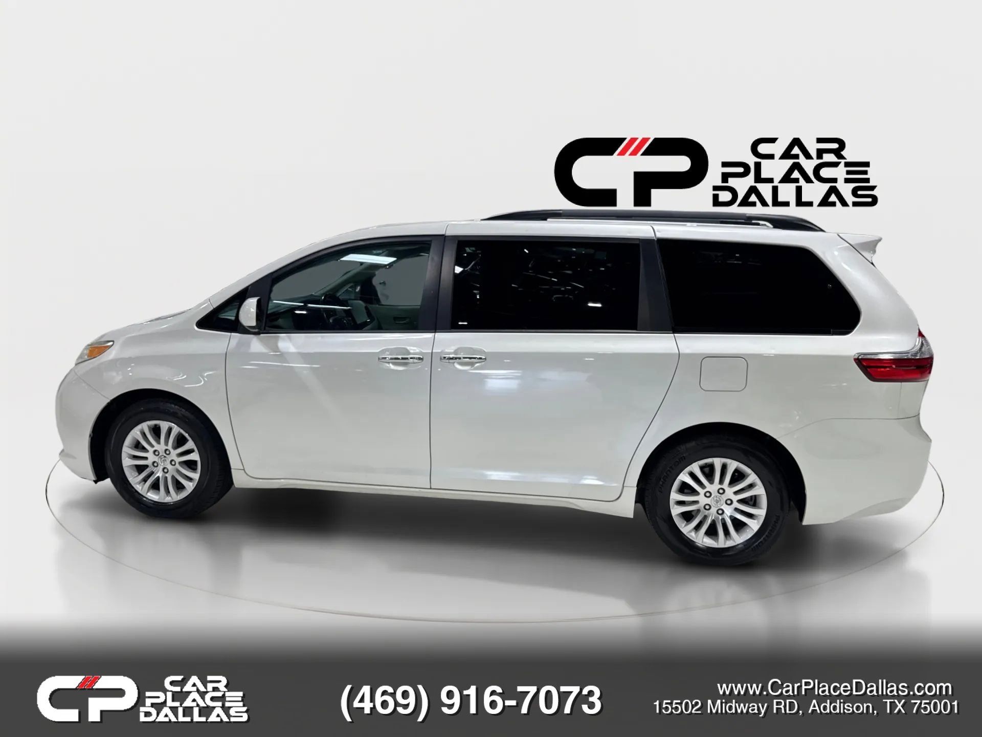 Used 2017 Toyota Sienna XLE w/ XLE Navigation Package FWD image 5