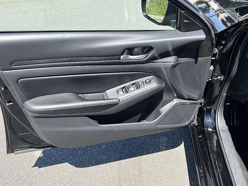 Certified 2024 Nissan Altima 2.5 SV FWD image 19