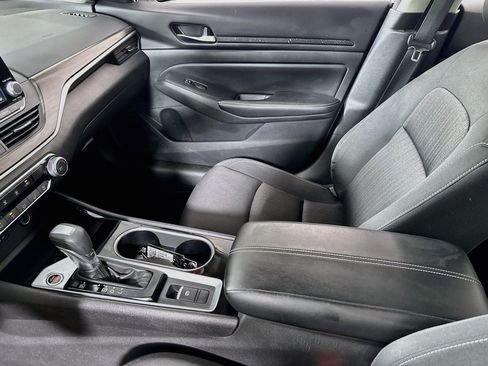 Used 2024 Nissan Altima 2.5 SV AWD/4WD image 23