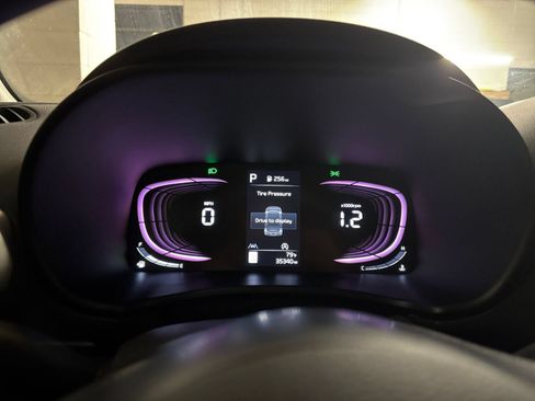 Used 2025 Kia Soul LX w/ LX Technology Package FWD image 38