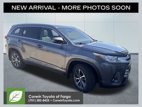 Used 2019 Toyota Highlander XLE AWD/4WD image 1