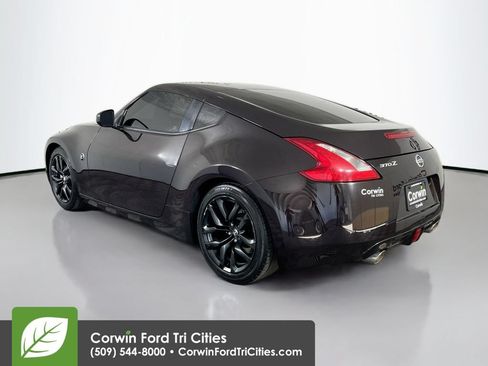 Used 2017 Nissan 370Z Coupe RWD image 11