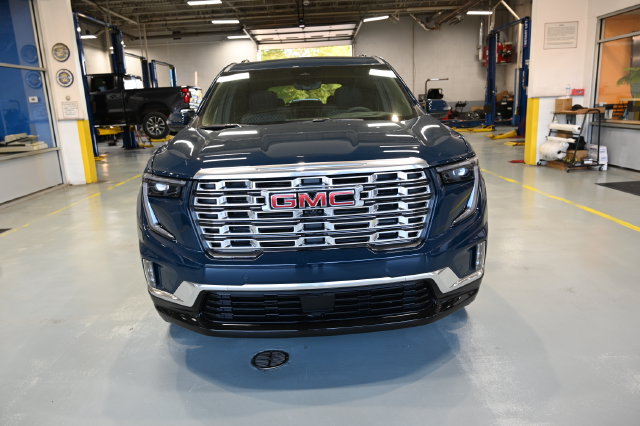 New 2027 GMC Acadia Denali w/ Denali Reserve Package AWD/4WD image 2