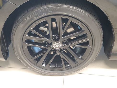 Used 2025 Toyota Camry SE w/ Convenience Package image 4