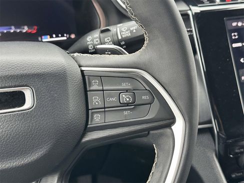 Certified 2023 Jeep Grand Cherokee L Laredo image 24