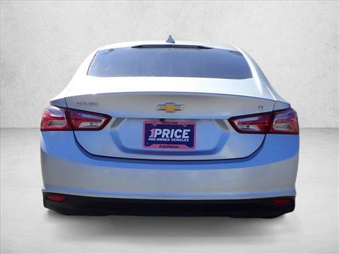 Used 2020 Chevrolet Malibu LT FWD image 3