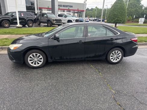 Used 2016 Toyota Camry LE FWD image 5