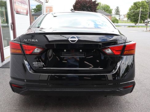 Used 2025 Nissan Altima 2.5 SV FWD image 3