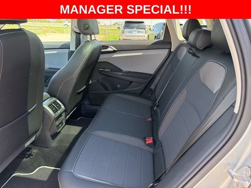 Used 2023 Volkswagen Taos SE w/ Panoramic Sunroof Package AWD/4WD image 13
