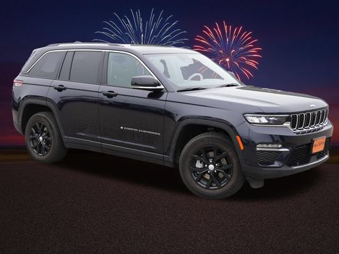Used 2024 Jeep Grand Cherokee Limited w/ Luxury Tech Group II AWD/4WD image 2