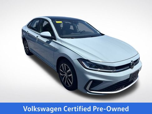 Certified 2026 Volkswagen Jetta SE FWD image 8