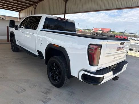 Used 2024 GMC Sierra 2500 AT4 w/ AT4 Premium Plus Package AWD/4WD image 6