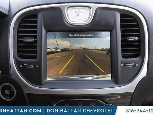 Used 2020 Chrysler 300 Touring w/ Driver Convenience Group RWD image 10
