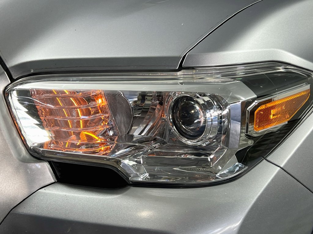 Used 2021 Toyota Tacoma SR5 RWD image 9