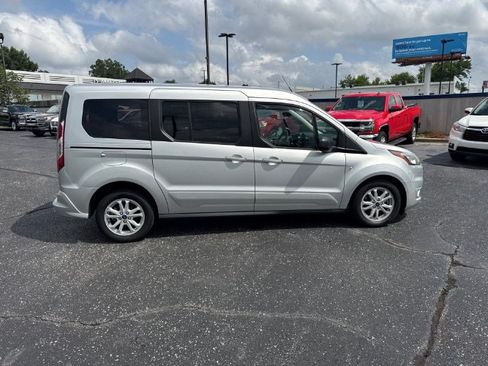 Used 2022 Ford Transit Connect XLT FWD image 6