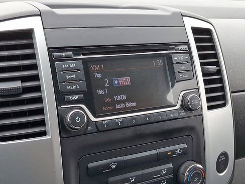 Used 2015 Nissan Frontier SV image 18