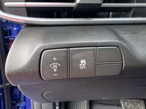 Certified 2025 Hyundai Elantra SEL image 20