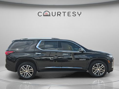 Used 2023 Chevrolet Traverse High Country w/ LPO, Floor Liner Package AWD/4WD image 6