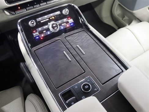 Used 2021 Lincoln Navigator L Reserve w/ Luxury Package image 32