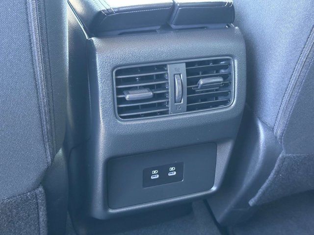Used 2024 Nissan Rogue SV AWD/4WD image 18