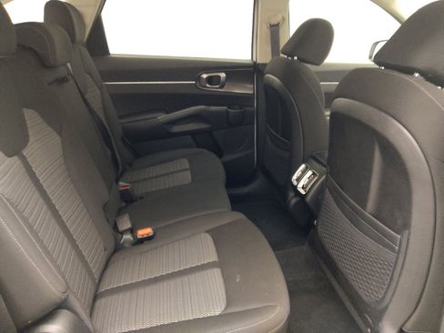 Used 2023 Kia Sorento LX image 19