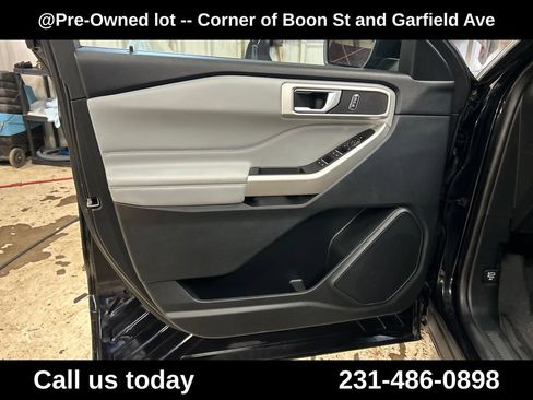 Used 2022 Ford Explorer XLT w/ Equipment Group 202A AWD/4WD image 15