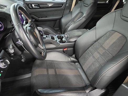 Certified 2023 Porsche Cayenne Turbo GT AWD/4WD image 5