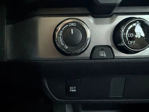 Used 2018 Toyota Tacoma SR5 image 28