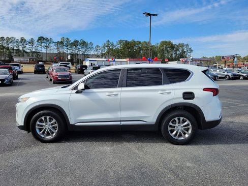 Used 2019 Hyundai Santa Fe SE image 2
