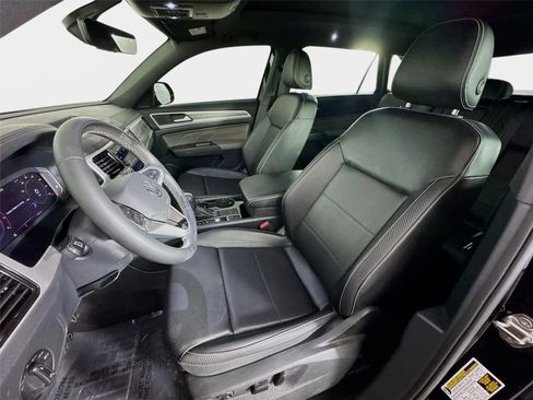 Used 2022 Volkswagen Atlas Cross Sport SE FWD image 12
