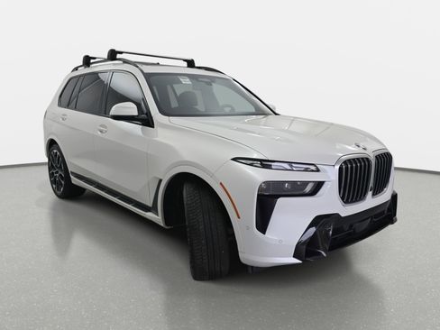 Used 2024 BMW X7 xDrive40i w/ M Sport Package image 3