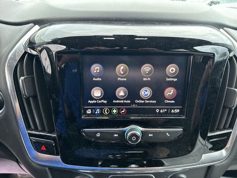 Used 2021 Chevrolet Traverse LS image 17