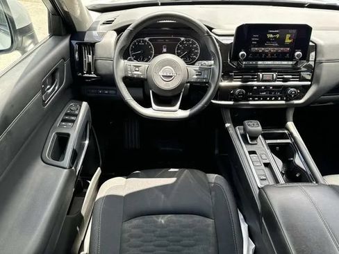Certified 2025 Nissan Pathfinder SV FWD image 15