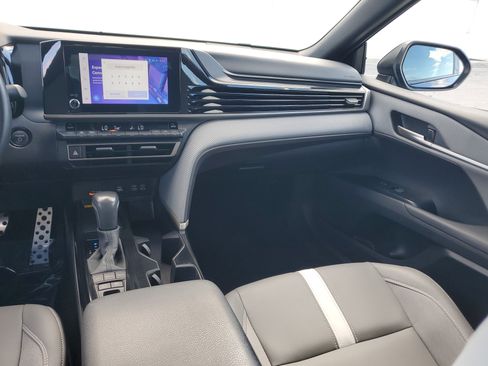 Used 2025 Toyota Camry SE image 16