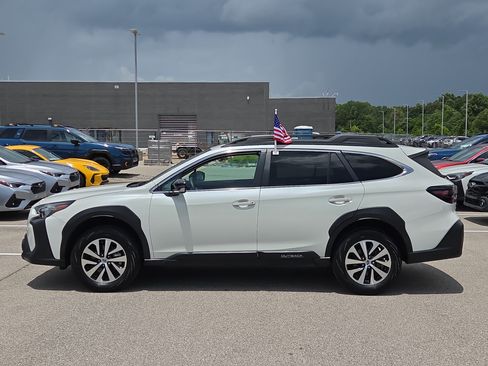 Used 2024 Subaru Outback Premium AWD/4WD image 6