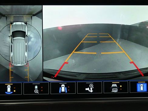 Used 2021 GMC Yukon Denali w/ Denali Premium Package image 16