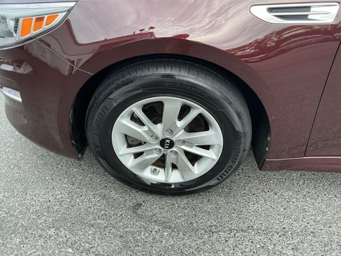 Used 2017 Kia Optima LX w/ Driver Convenience Package FWD image 9