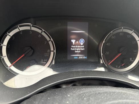 Used 2022 Toyota Highlander LE image 6