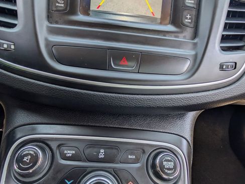 Used 2015 Chrysler 200 Limited w/ Convenience Group image 18