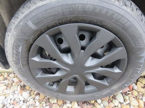 Used 2018 Nissan Rogue S image 10