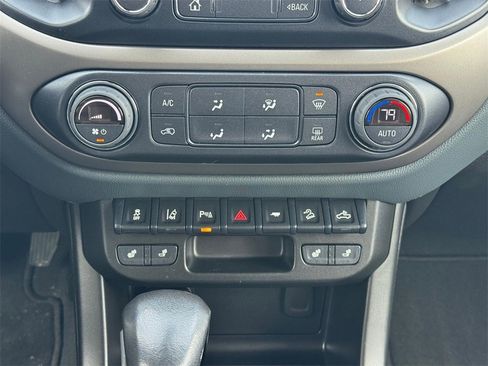 Used 2022 Chevrolet Colorado Z71 w/ Safety Package image 15