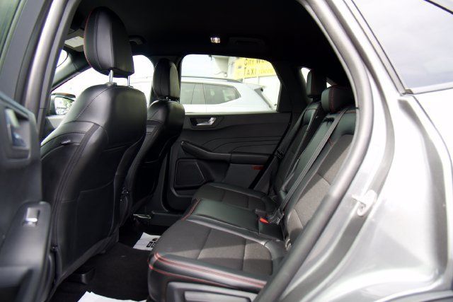 Used 2025 Ford Escape ST-Line Select AWD/4WD image 28