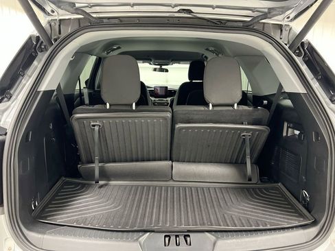 Used 2023 Ford Explorer XLT AWD/4WD image 24