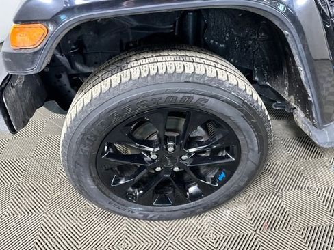 Used 2023 Jeep Wrangler Unlimited Sahara w/ Cold Weather Group image 9